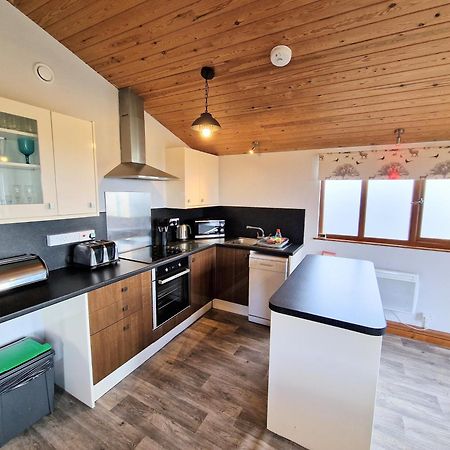 Villa Ochil 8 With Private Hot Tub - Fife - Loch Leven - Lomond Hills à Kelty Extérieur photo
