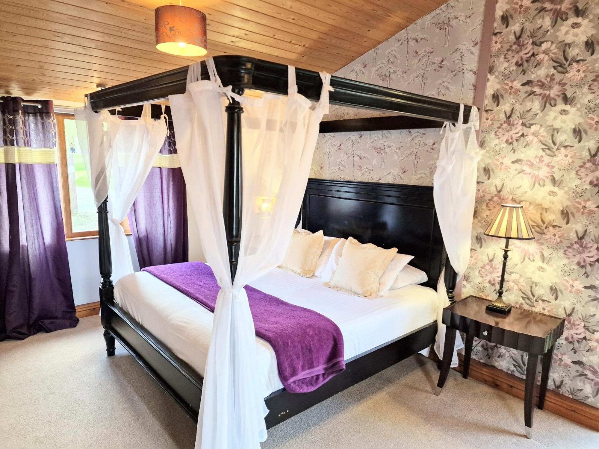 Villa Ochil 8 With Private Hot Tub - Fife - Loch Leven - Lomond Hills à Kelty Extérieur photo