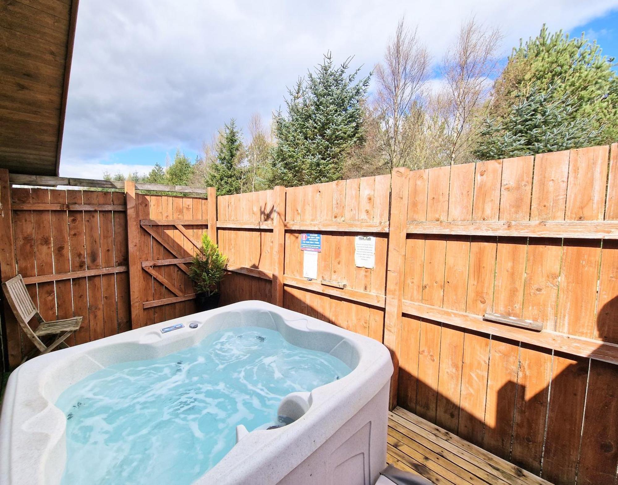 Villa Ochil 8 With Private Hot Tub - Fife - Loch Leven - Lomond Hills à Kelty Extérieur photo